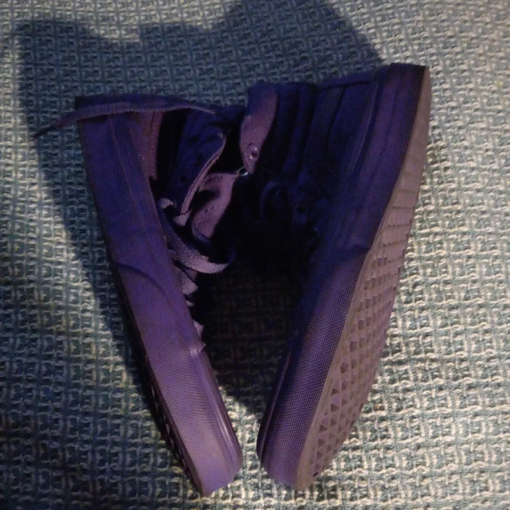 VANS  PURPLE HIGH TOP SNEAKER SIZE - Picture 2 of 15